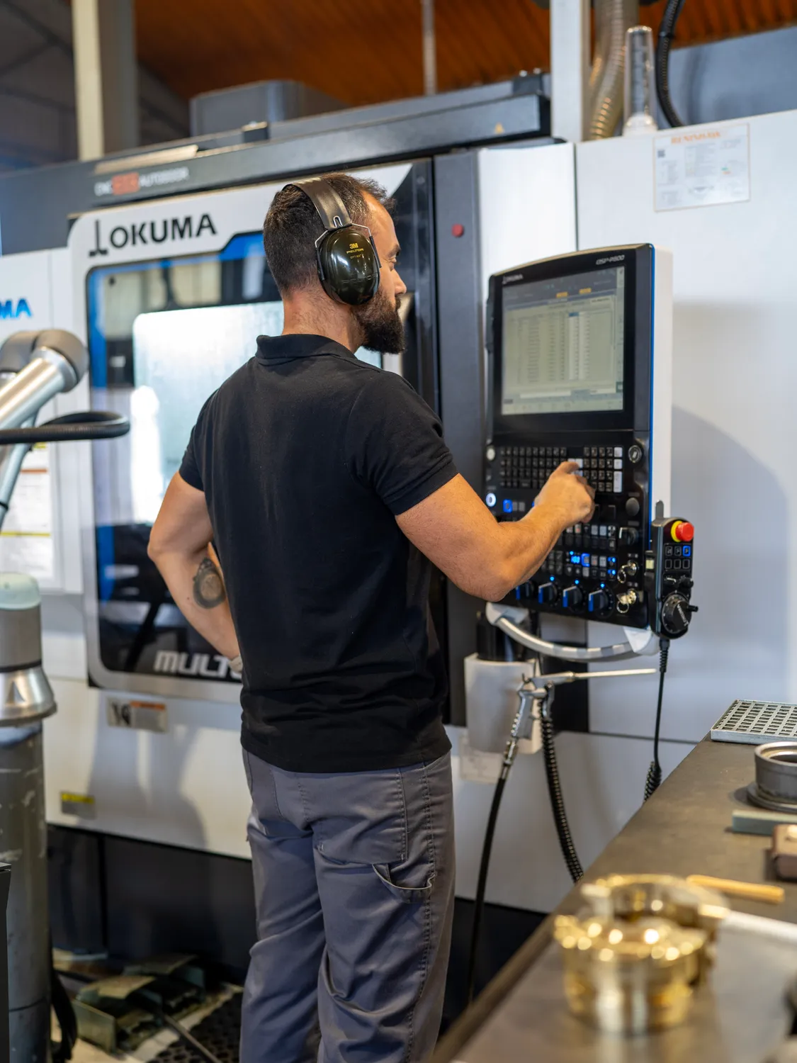 Equipamento e operação na unidade da Neckmolde